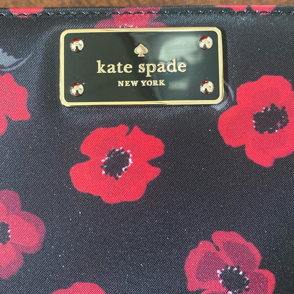 Kate Spade Wilson Road Poppy Wallet - Picture 4 of 11